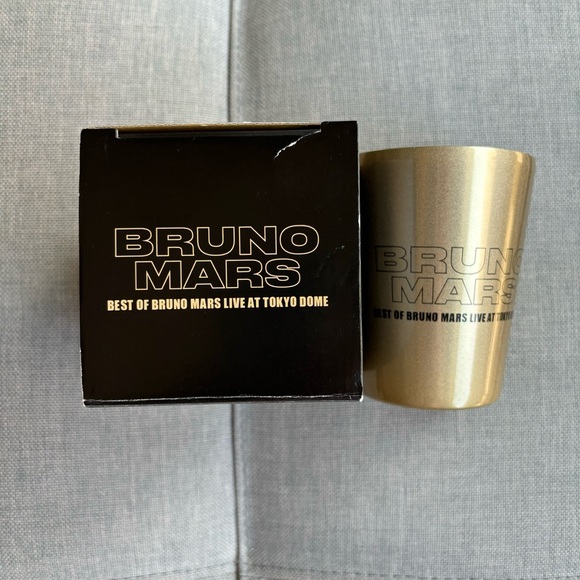 Bruno Mars 2024 Tokyo Tour Special VIP Collectible Set - Picture 4 of 12